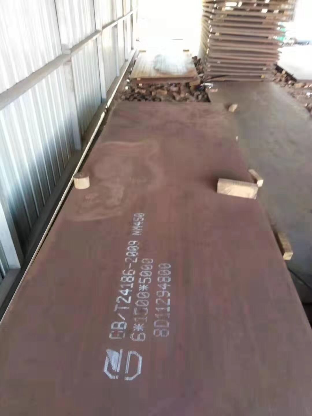 惠州nm450耐磨板現(xiàn)貨:價(jià)格趨強(qiáng)運(yùn)行比上周上漲40元/噸